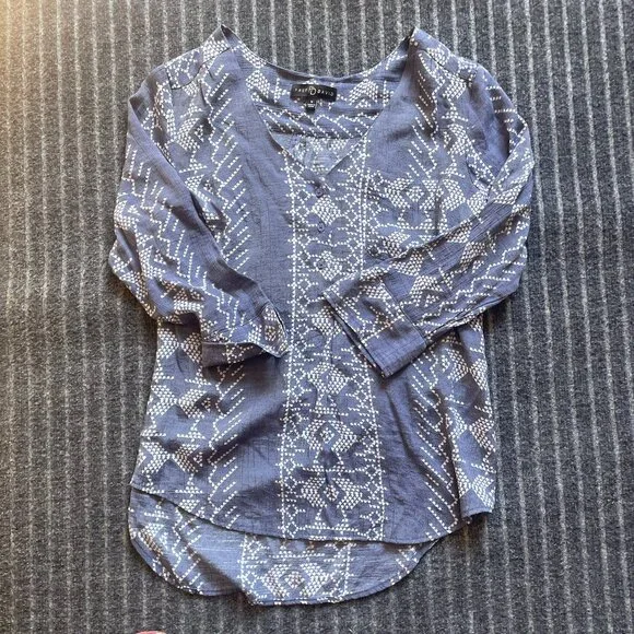 Fred David Top Womens Med Blue White Geo Aztec 3/4 Sleeve V Neck Hi Low Blouse - Picture 3 of 8